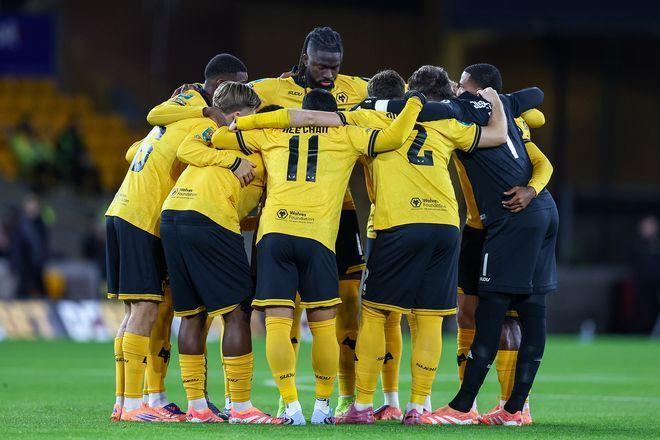 周六，狼队1-0负于托特纳姆热刺，赛后球员和罗布·爱德华兹遭到了南看台球迷的嘘声