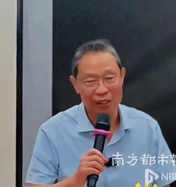 89岁钟南山又火了。
4月30号，钟南山院士的一段讲课视频冲上了热搜，看完只剩满