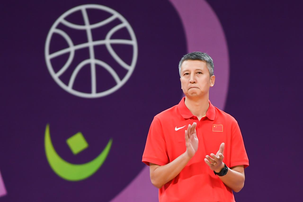 中国男篮两负韩国跌入谷底，郭仕强就是最大的罪魁祸首。
史无前例绝无仅有呀！男篮世