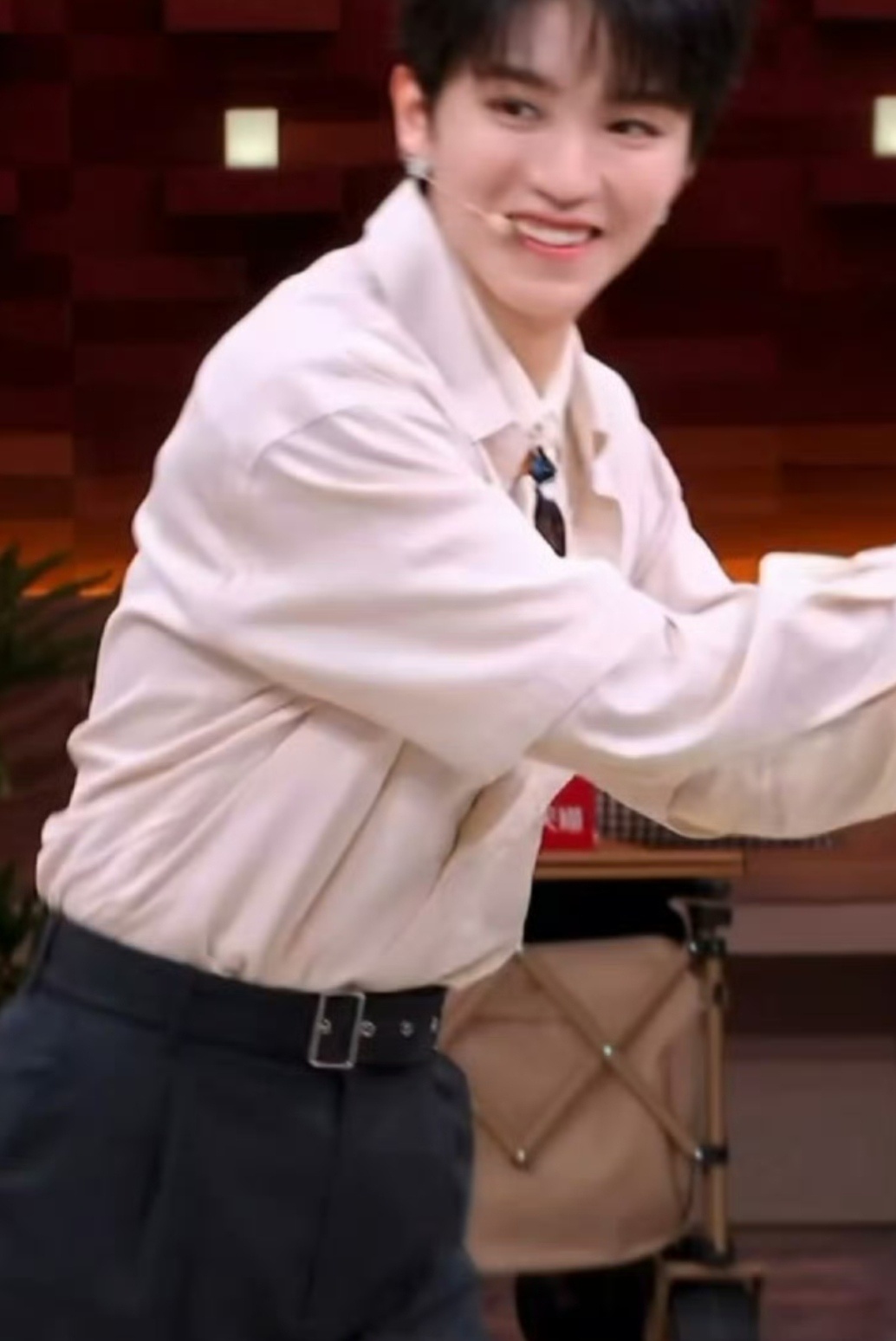 懂看甜妹的感觉了🥺只要镜头切到王俊凯就是美貌大震撼