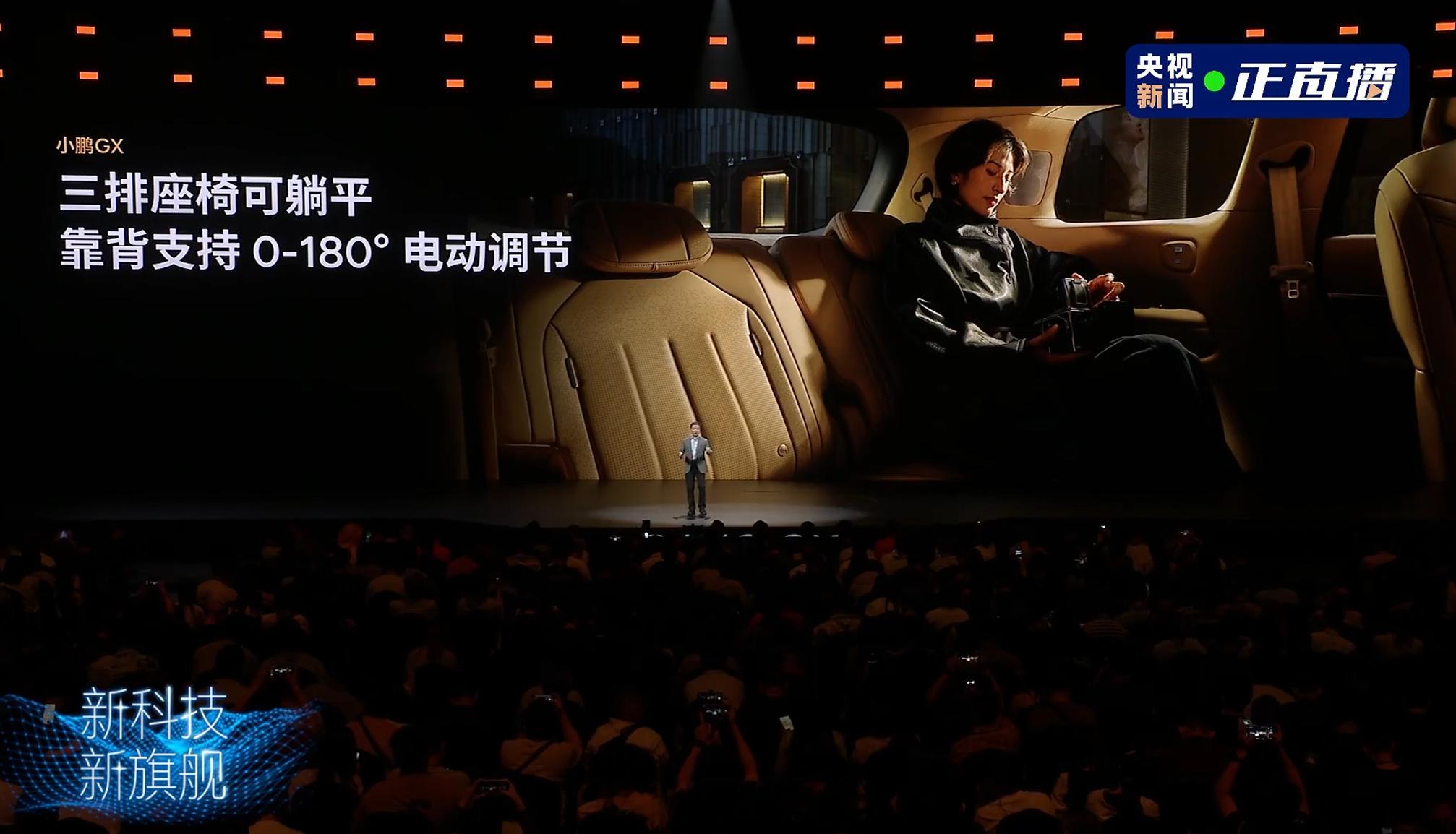 确实，买大六座 SUV，大部分人还很关心第三排空间，小鹏 GX 第三排空间就很宽