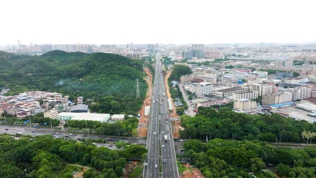 筑路焕新打通湾区脉络，运营二十余载莞深高速迈入扩容建设新阶段
 
作为粤港澳大湾