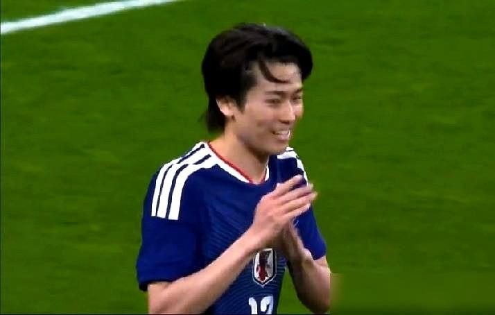 看到久尔杰维奇说中国球员“没天赋只有勤奋”，我心里咯噔一下，挺酸的。
这老头带队