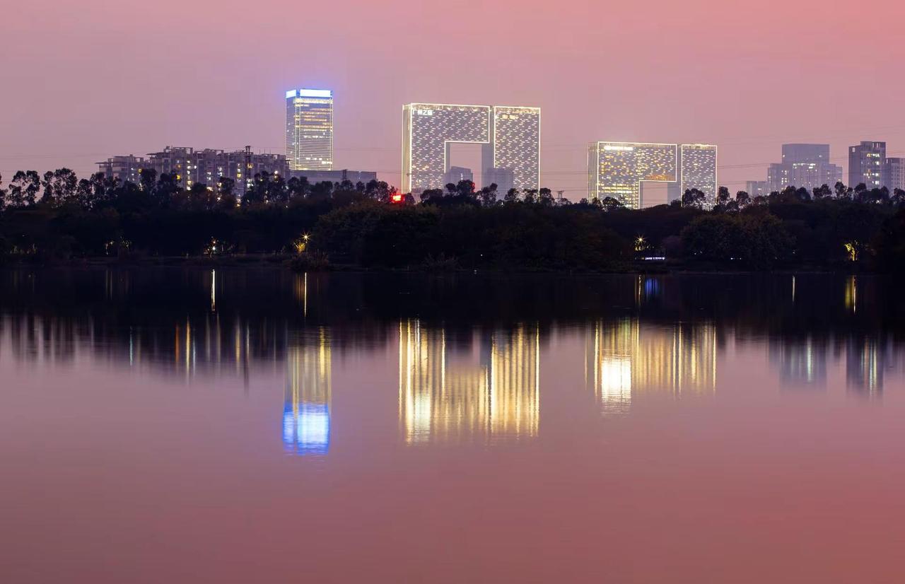 拍到广州100了。到广州了记得来这里看看城市风景线 打卡地标建筑