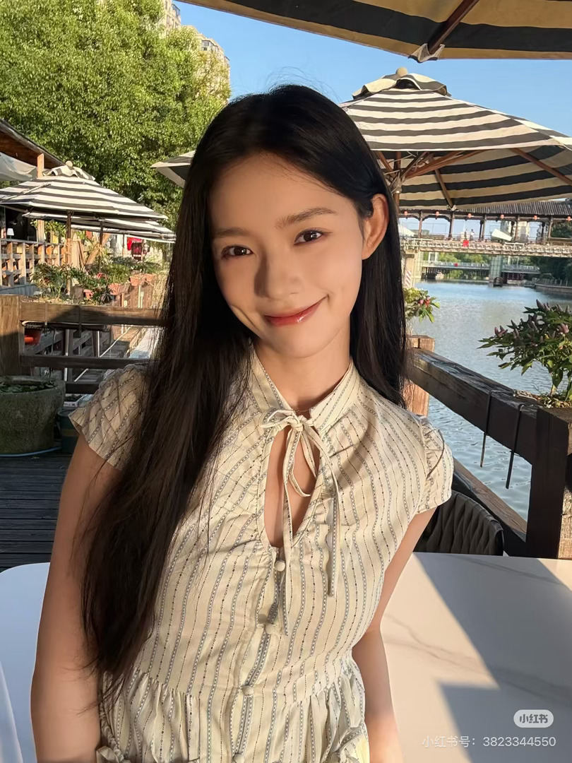 还以为是周也呢……原来是林允 ​​​