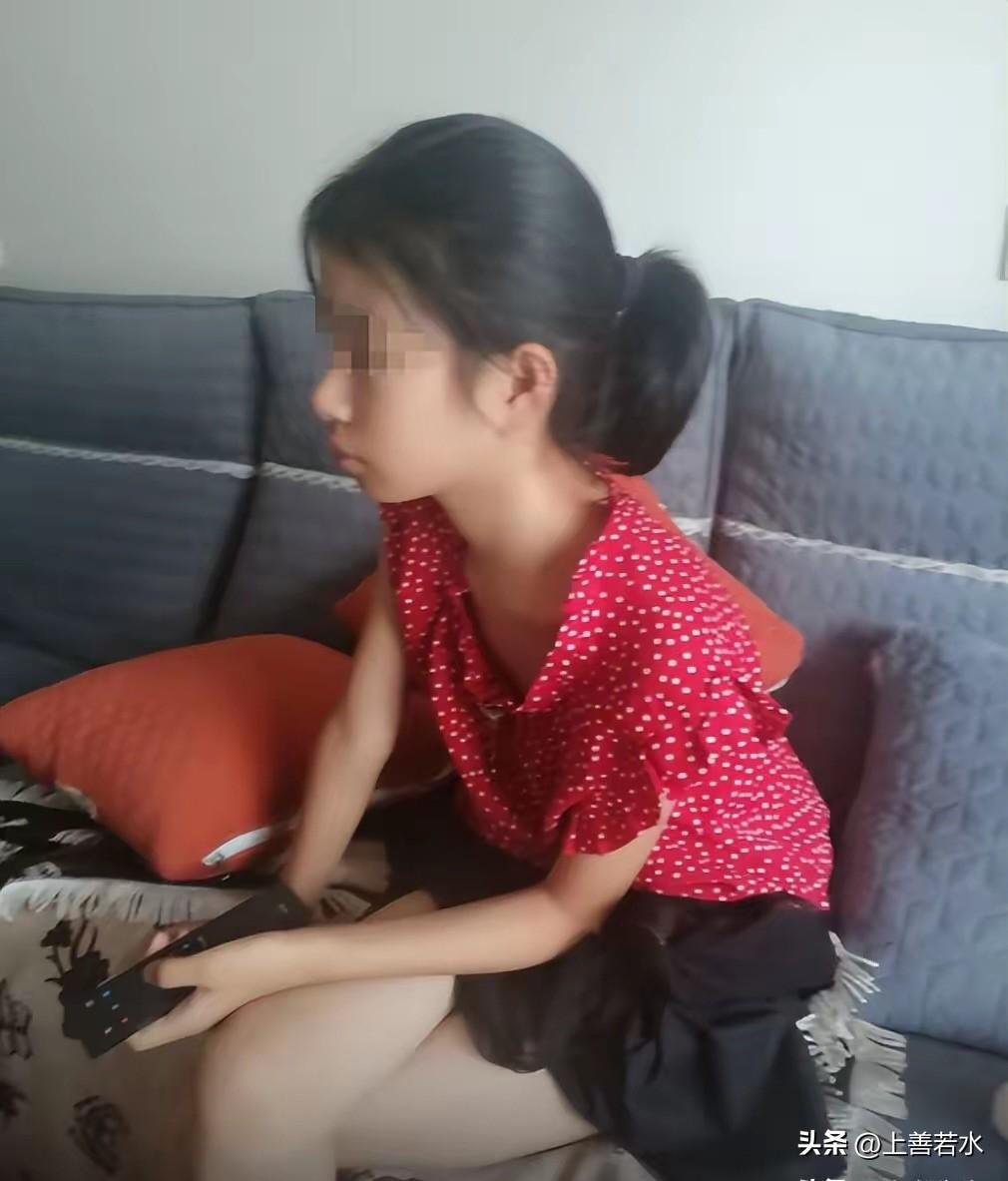 14岁女孩走失，在人烟稀少的泵房发现了书包，整齐的挂在本把手上，路过学校却没进去