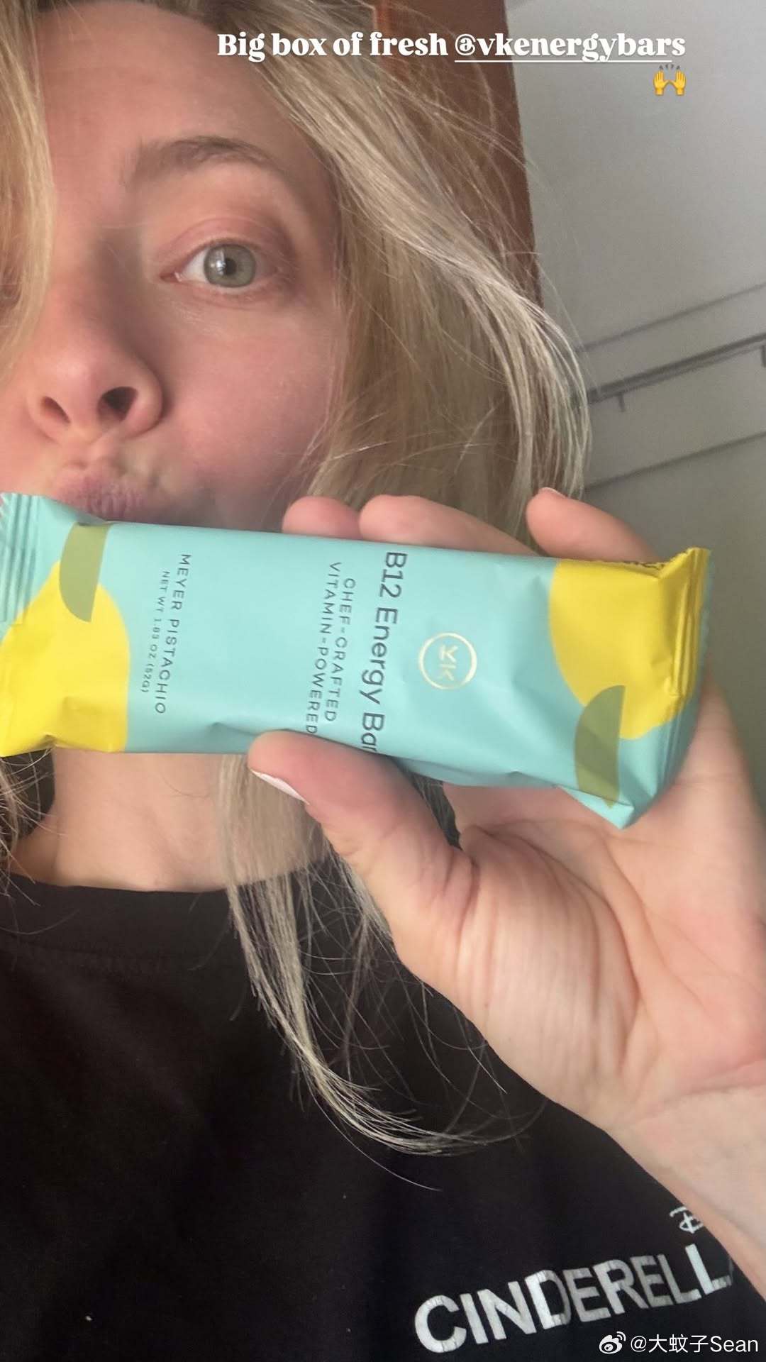 Amanda Seyfried阿曼达塞弗莱德分享她的心水小零嘴——又是她最爱的V
