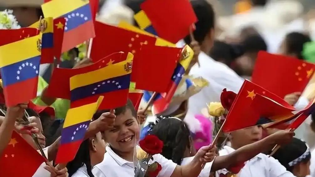 委内瑞拉有20万中国人。但最让人震撼、也最细思极恐的一点是：这20万人里，足足9