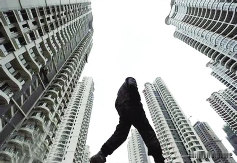 城市生活：普通人的机遇与代价
 
当乡村的炊烟渐渐被城市的霓虹取代，千万普通人背