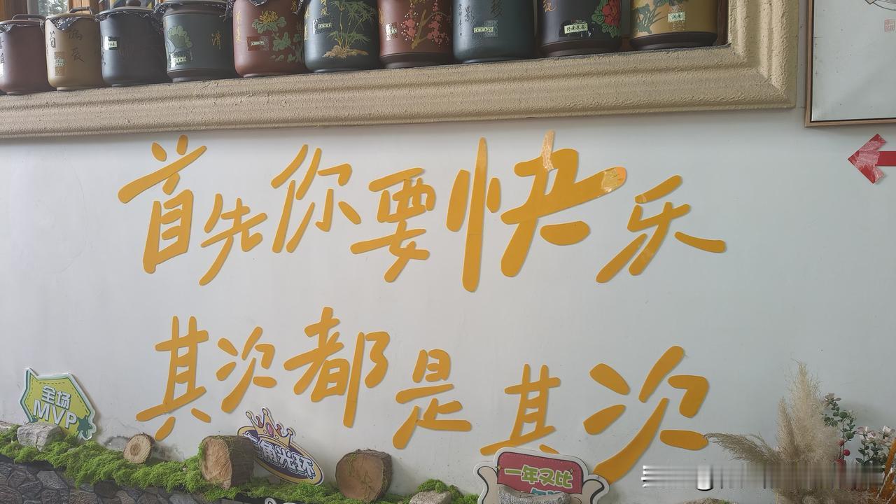 人民日报里是这样给婚姻定义的：
结婚不是拖垮彼此，
而是生活中给对方鼓励，
遇到