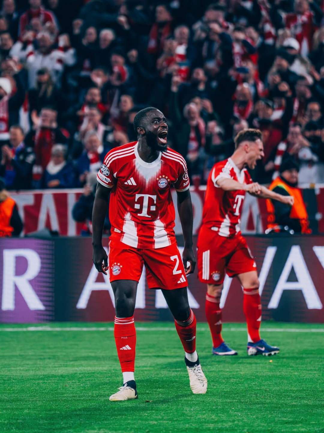 大眼：咋了咋了，我比你还黑！！！（超级凶） 