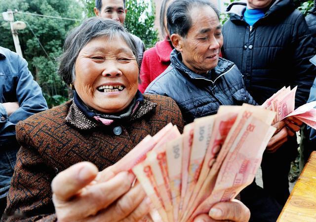 个人养老金最大的优势在于其制度设计的灵活性与税收优惠属性。

每年限额内的缴存，