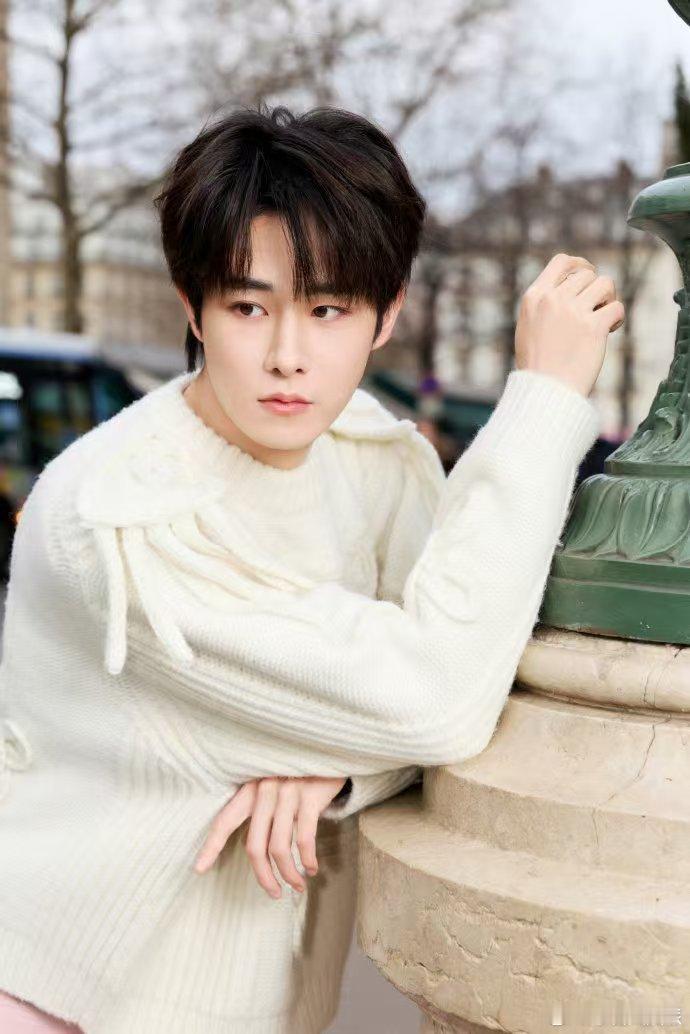 田嘉瑞爆改法式留子 田嘉瑞三战巴黎时装周，这法式留子风太绝！造型潮酷又软萌，走路