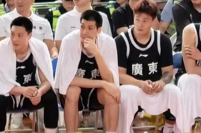 北京时间11月4日，全运会男篮小组赛开打：

13：30：中国澳门PK天津   