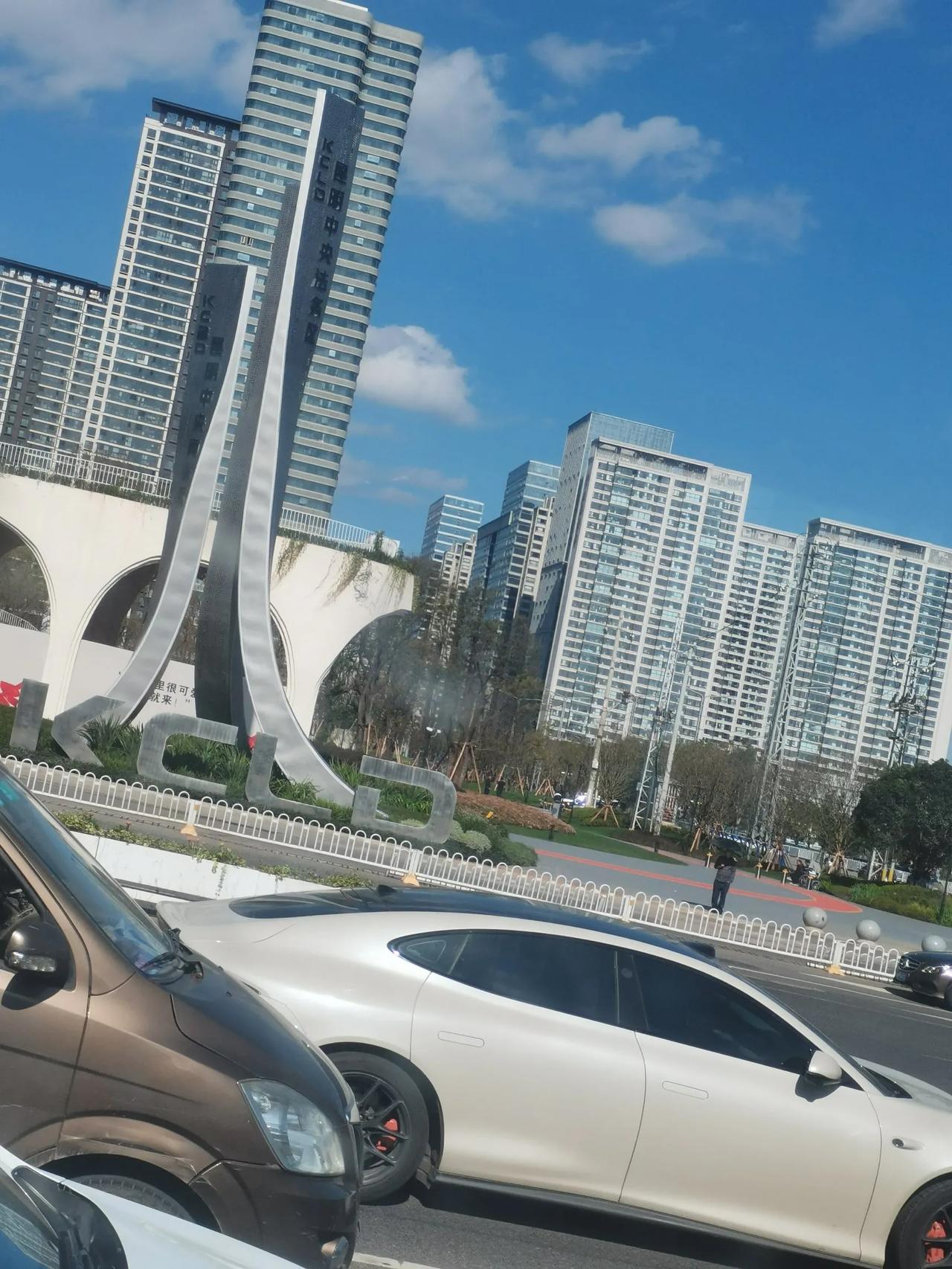 巫家坝应该是要发展好中间跟南边的
到时候广福路与巫家坝路发展成昆明的大十字。
看