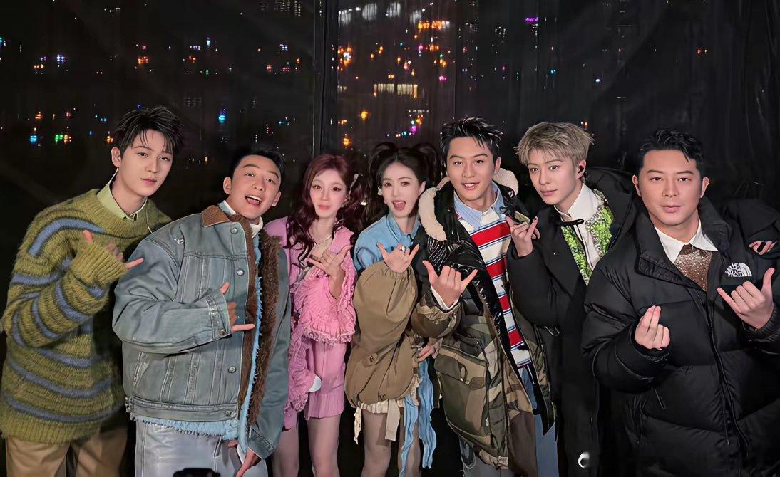 《奔跑吧》下一季怕是要大换血了。原本以为李昀锐加盟常驻，是来替换范丞丞或者张真源