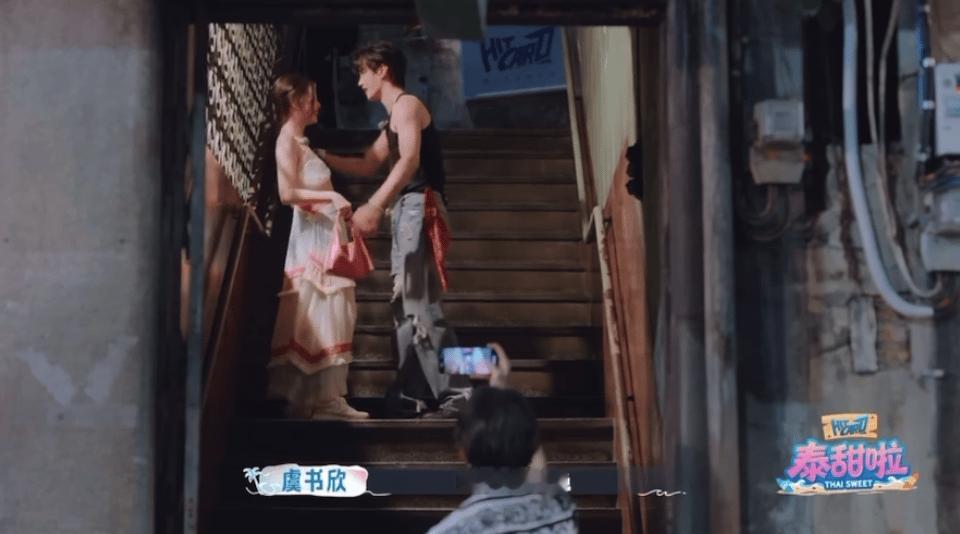 泰甜啦真的不是蜜月旅行综艺吗 虞书欣和何与两个人撒娇打闹的场景，真的是又甜蜜又幸