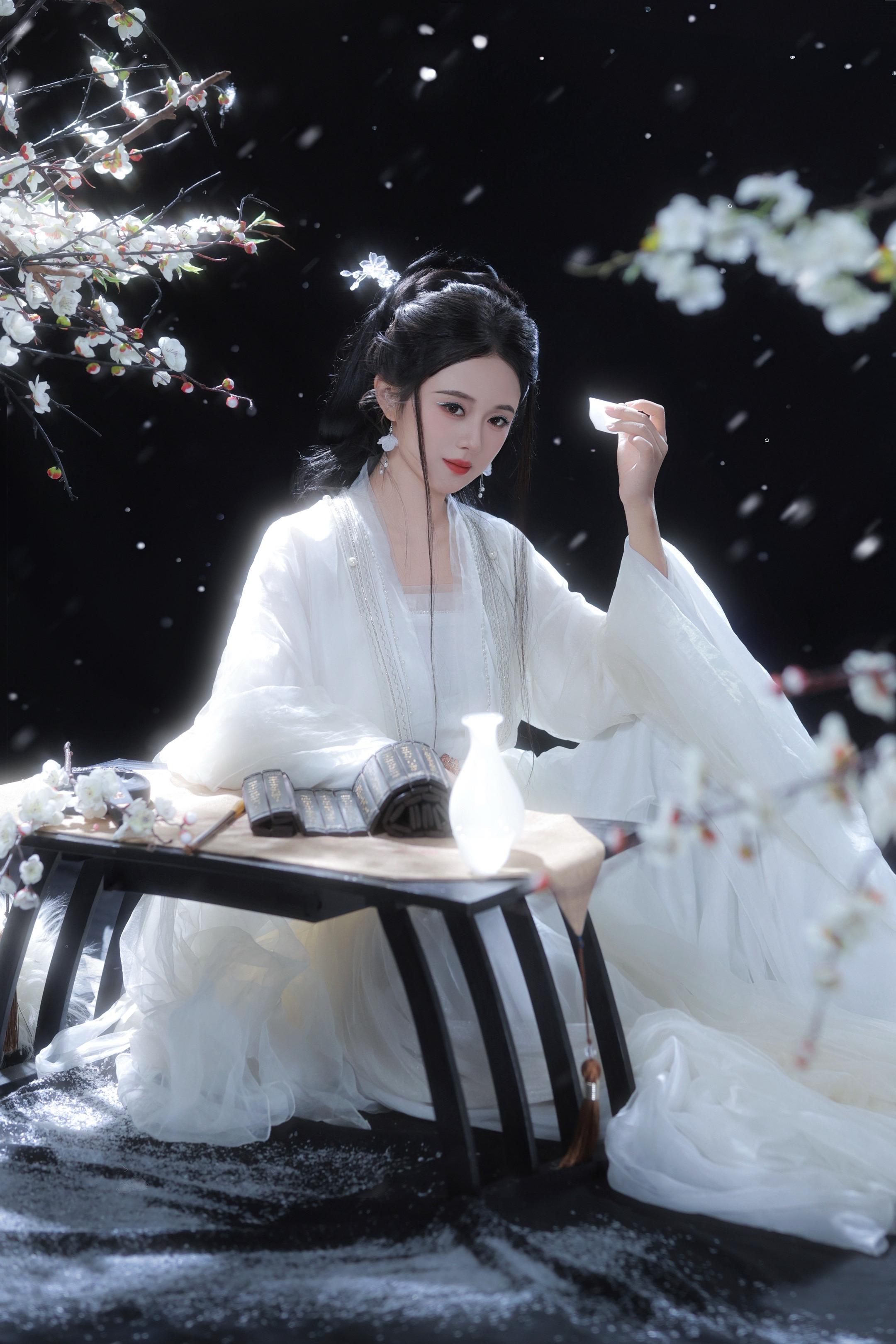 镜裂乾坤变，仙骨影惊鸿。赵丽颖碎梦仙君仿拍 仿造型不仿人