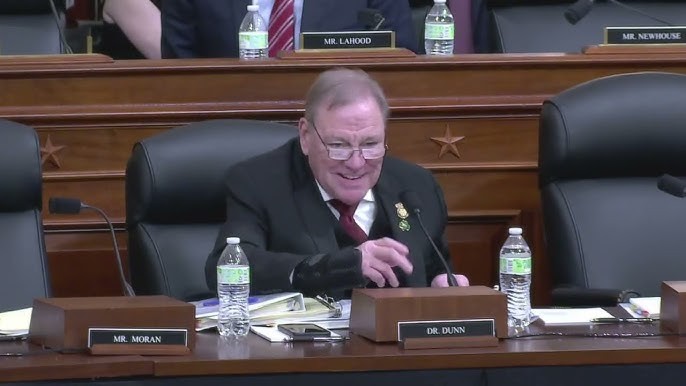 【美议员紧张：中国在医药领域，也上演稀土剧本】当地时间3月18日，美国国会众议院