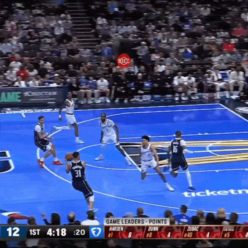 克莱今天手感真好 4个三分 13分了 但我还是没忍住把这个运球发出来