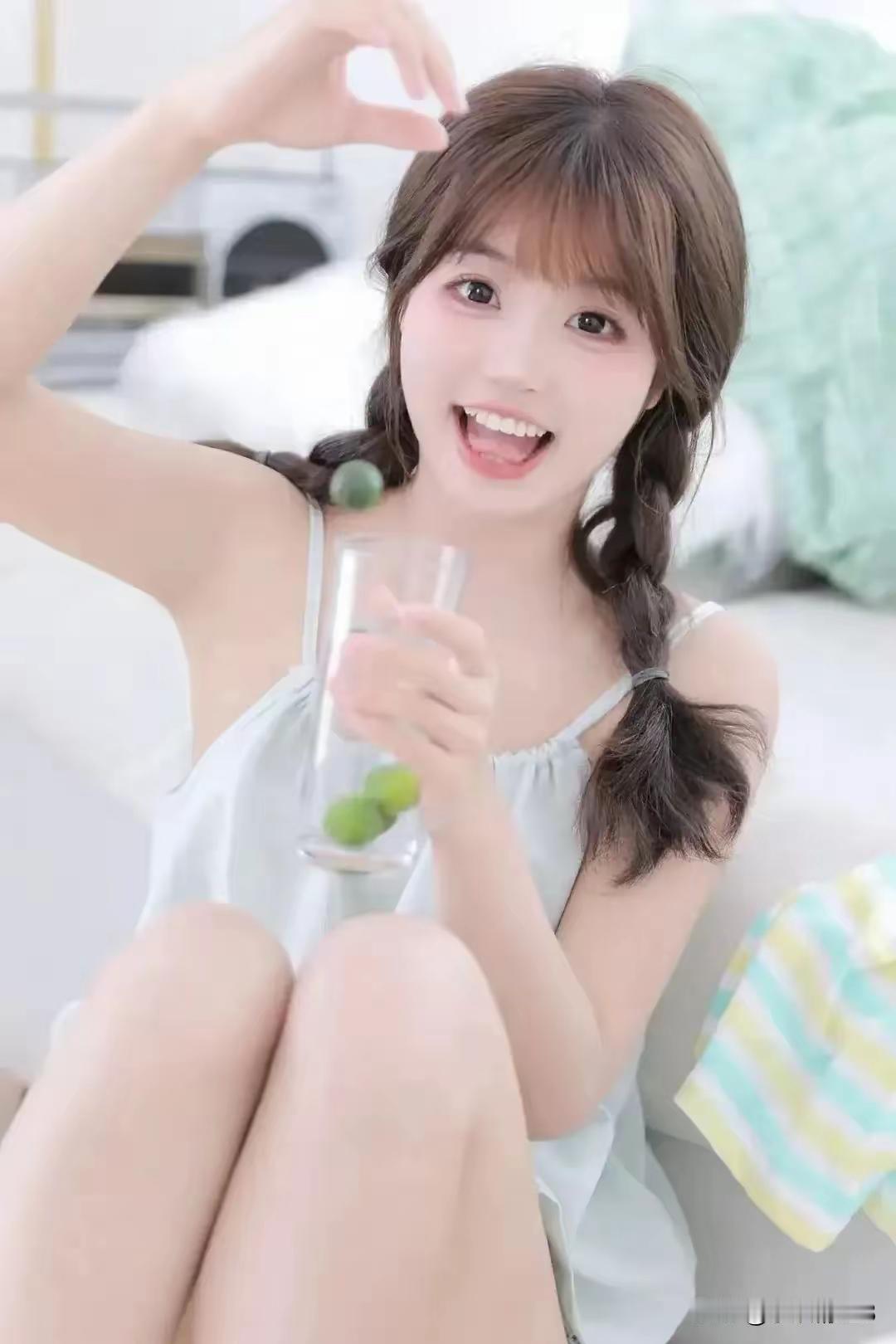 元气满满的一天，从清新的饮品开始！🍃😊女人怎样穿搭，更显气质 你是否曾被一件