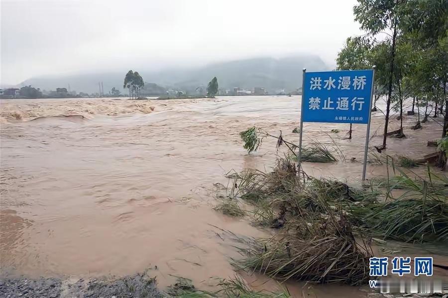 广西55条河流超警戒水位连日持续大范围降雨，源源不断的雨水汇入河道水系，是造成水