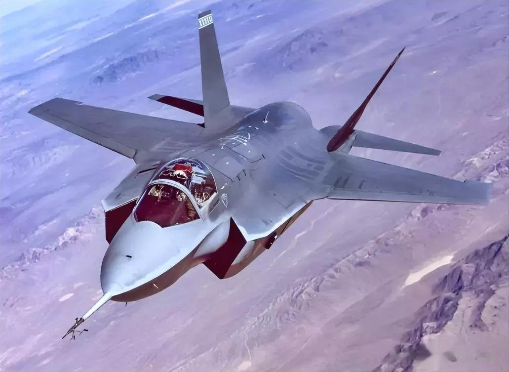 美国计划向英国转让F-35战斗机，俄罗斯不高兴了。

俄外交部官员格鲁什科说，美