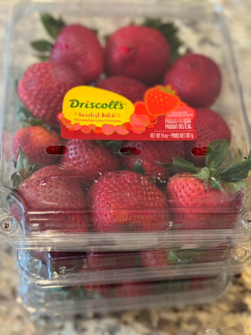 六月院子里的花开花落。夏天可以经常买到这种“Sweetest batch” ， 