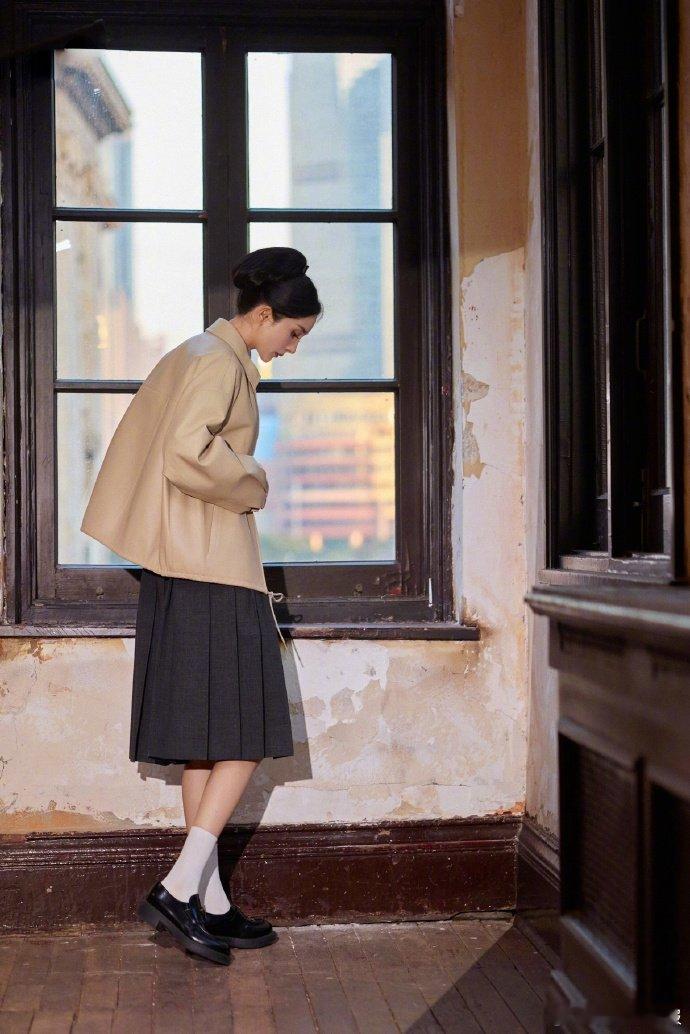 杨幂Prada高智感 品牌选代言人的眼光太绝了！这波直接封神智性风天花板，冷静迷