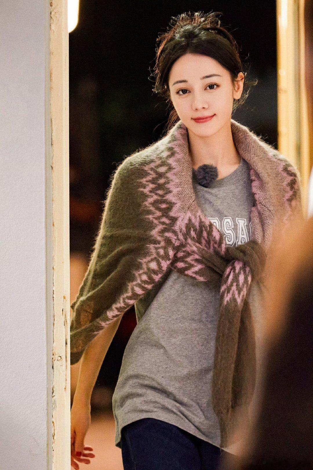 #迪丽热巴唱歌过中秋##迪丽热巴毛衣披肩#[awsl][awsl]啊啊啊啊啊好喜