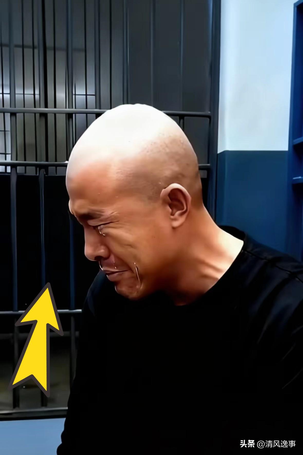 庭审现场，“金毛”痛哭流涕。

我看乐了，真的。
那种鳄鱼的眼泪，除了他自己，谁