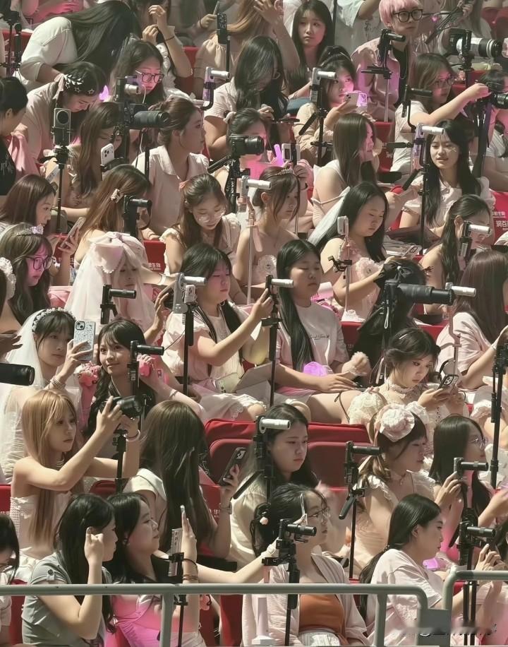 为什么演唱会现场大多数是女孩？男孩很少