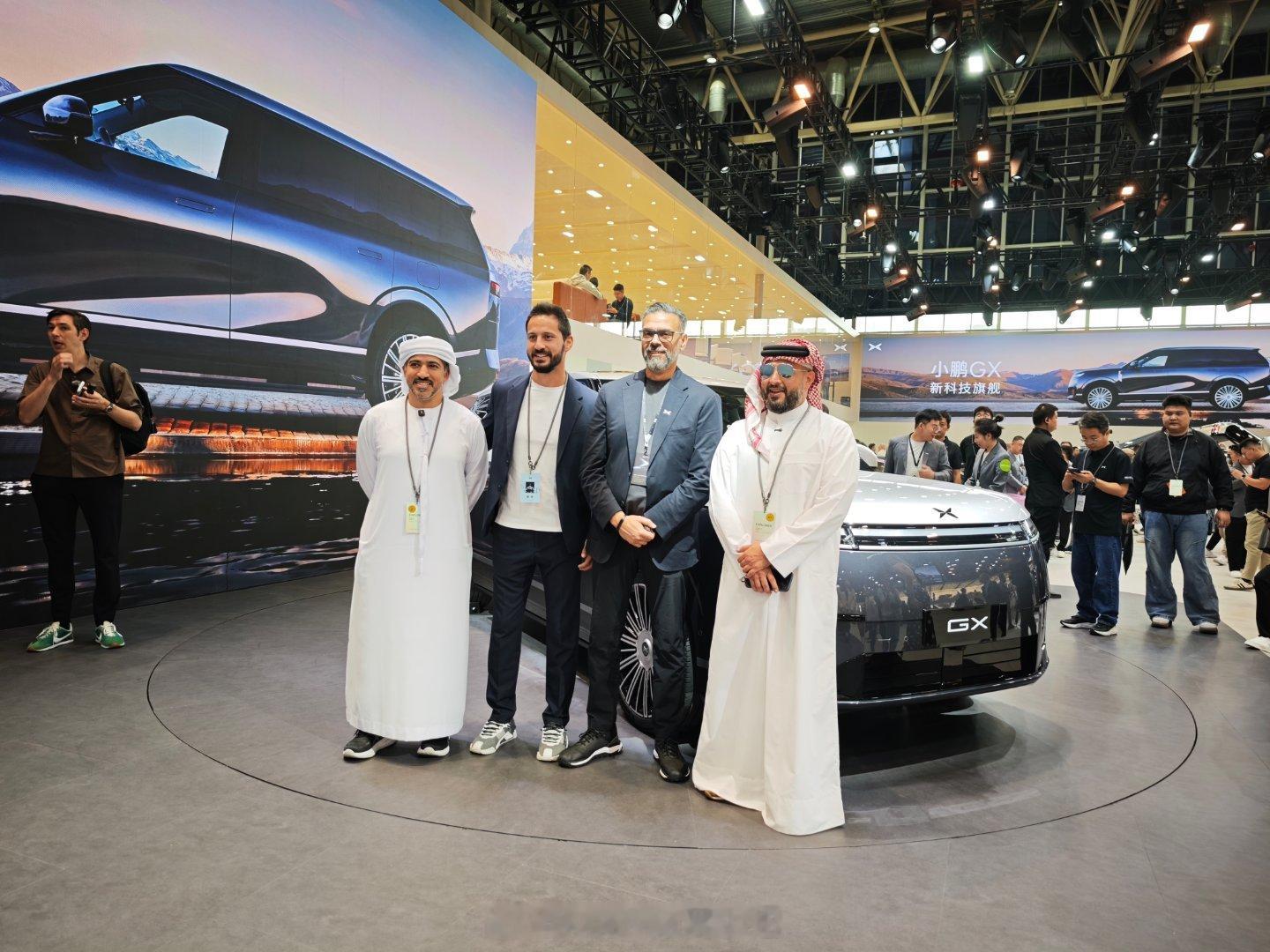 中东土豪们下单吧~~高端双色GX，名字还挺好听~大v聊车小鹏gx 小鹏gx首发昆