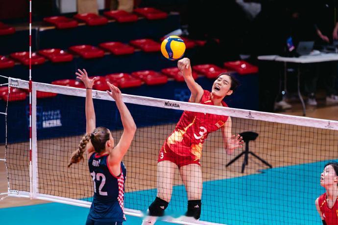 中国U17女排决胜局15-7逆转克罗地亚，一人建奇功！
北京时间8月15日，20