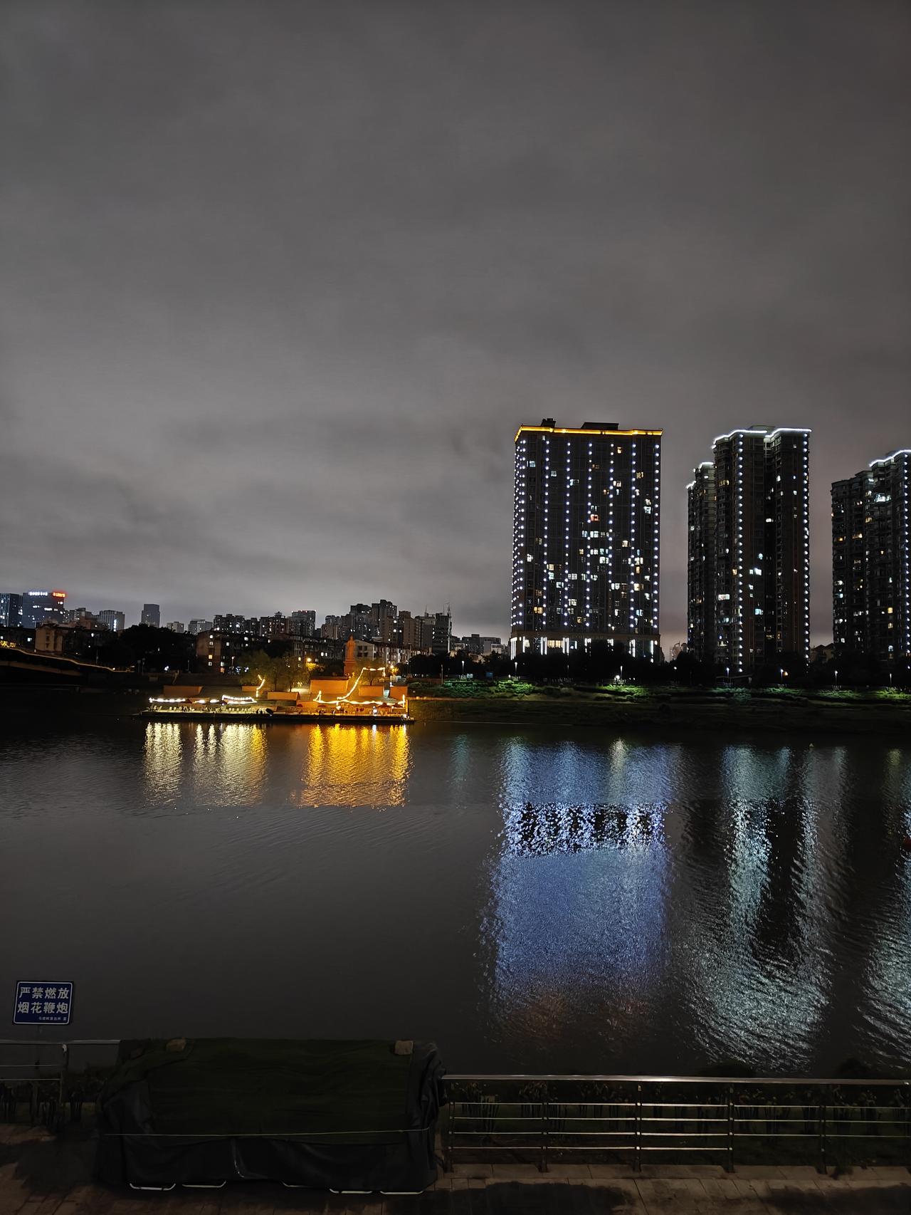 一套北京房产牵出陈年旧案，兄弟反目背后的学历门事件。
 
近日，经《南方周末》等