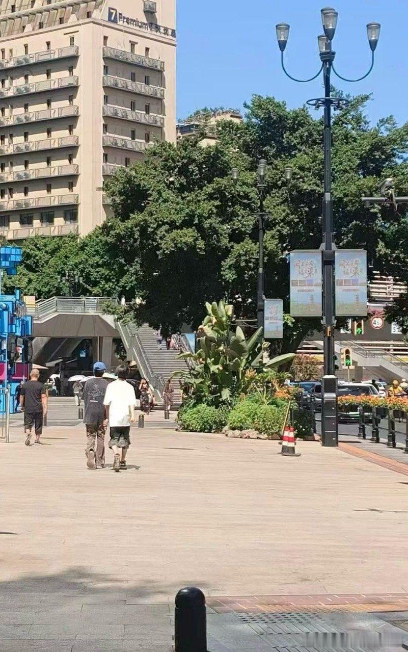 tg 路人偶遇陈浚铭杨博文 ​​​
