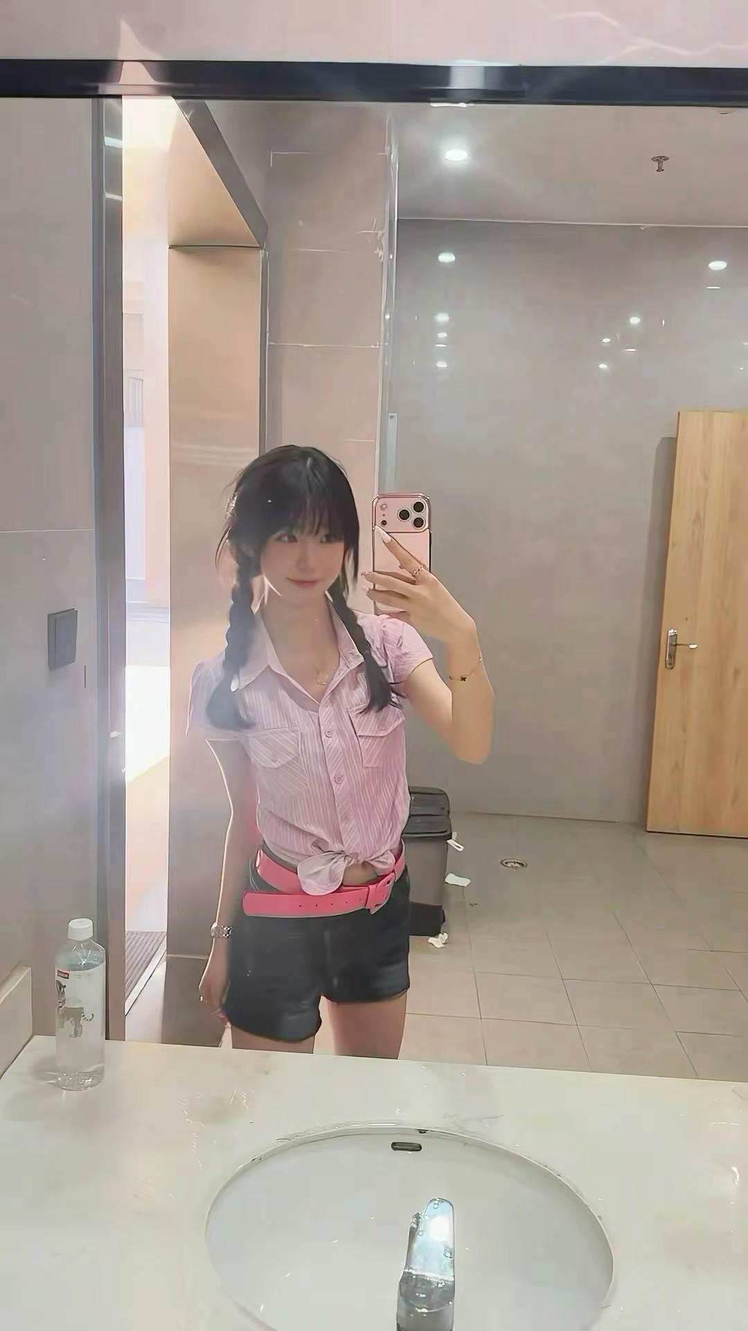 种下了一朵朵青春璀璨的年少身材 夏天穿搭 恋人怀中樱花草 甜妹