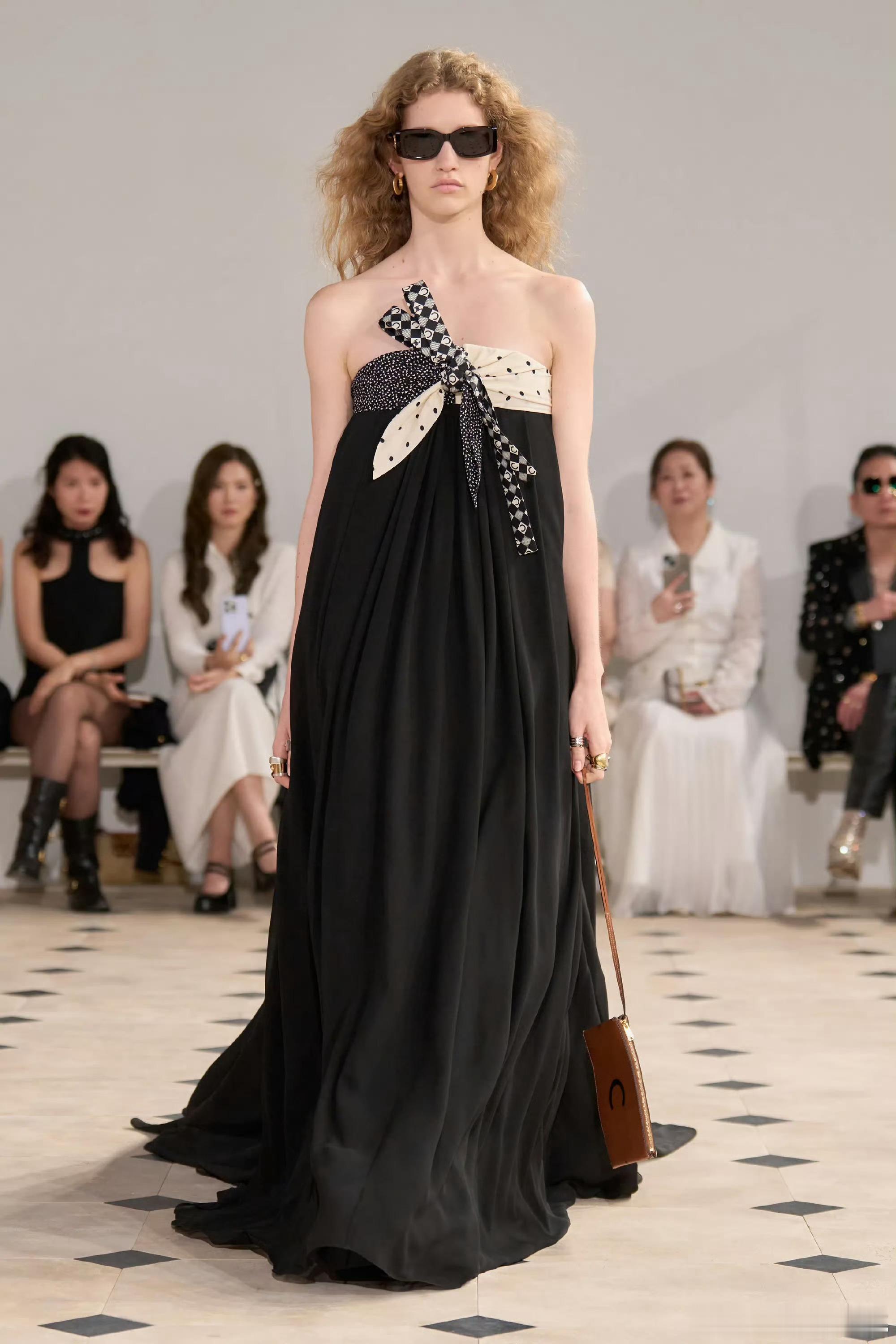 CELINE 2026春季女装系列 ​​​🏵️celine26春季时装秀时装周