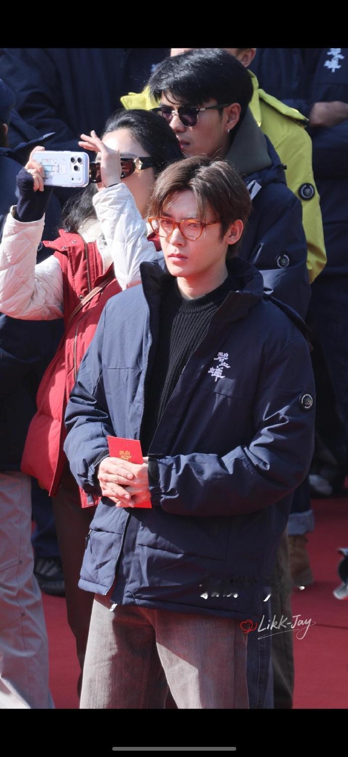 侯明昊徐振轩开机生图碧血蝉开机图 侯明昊 徐振轩新剧《碧血蝉》开机生图，谁懂我一