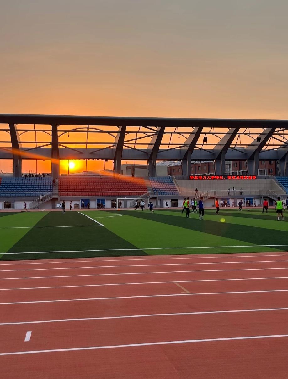 窗上的勇气，是宇宙为我显形的福报
 
有些遇见，看似巧合，实则早有伏笔。
那两个