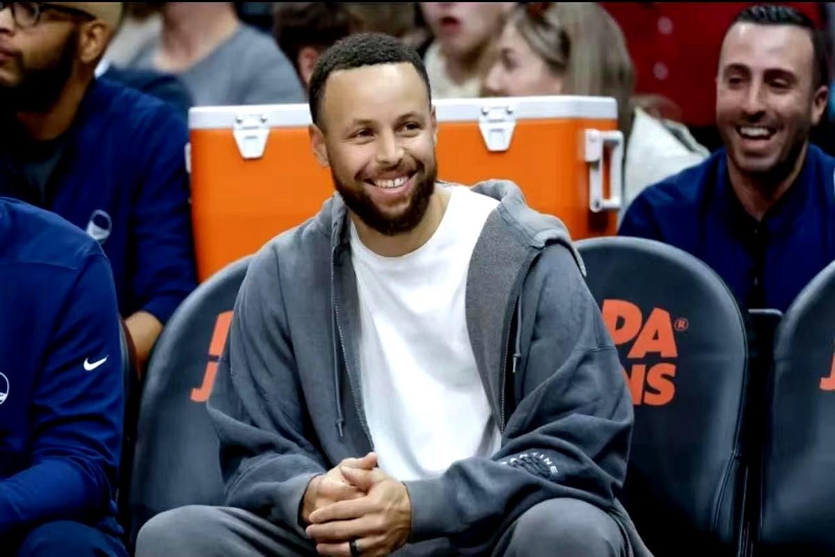 库里38岁复出首战就跑疯了！26分钟爆砍29分，正负值全队最高，可惜勇士还是1分