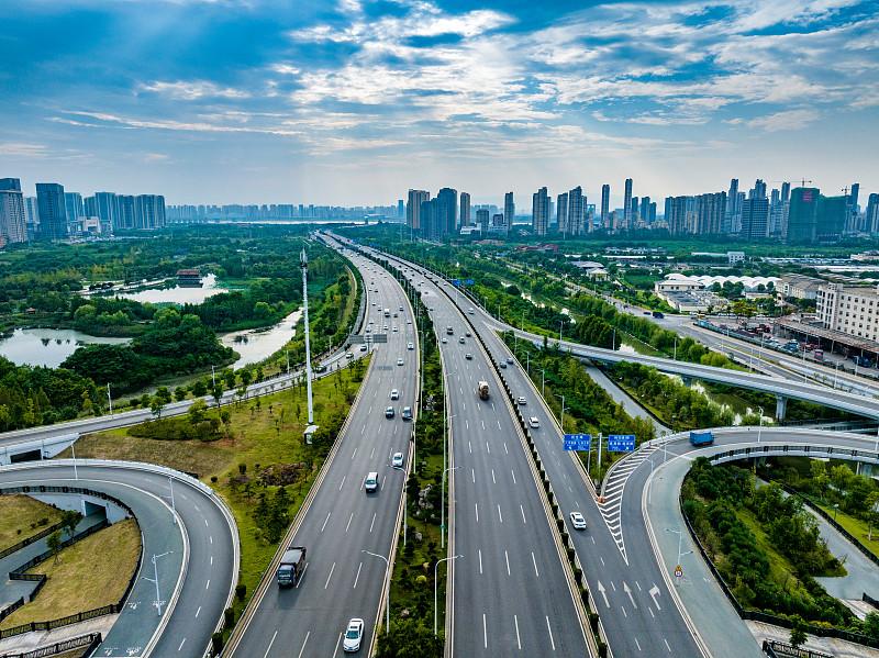 合六路这次升级真的是把合肥西边通勤的痛点给戳中解决了。
之前跑这段路，从蜀山到肥