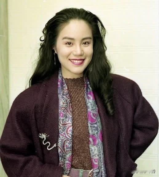 “‘峨眉耸参天、丰颊满光华、气宇非凡显慧根，唐朝女皇武则天……’1985年中国电