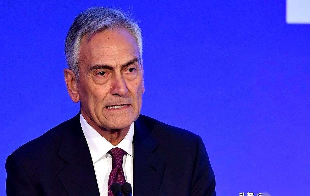 意大利再次无缘世界杯，整个国家都在等一件事：足协主席格拉维纳引咎辞职。
发布会现