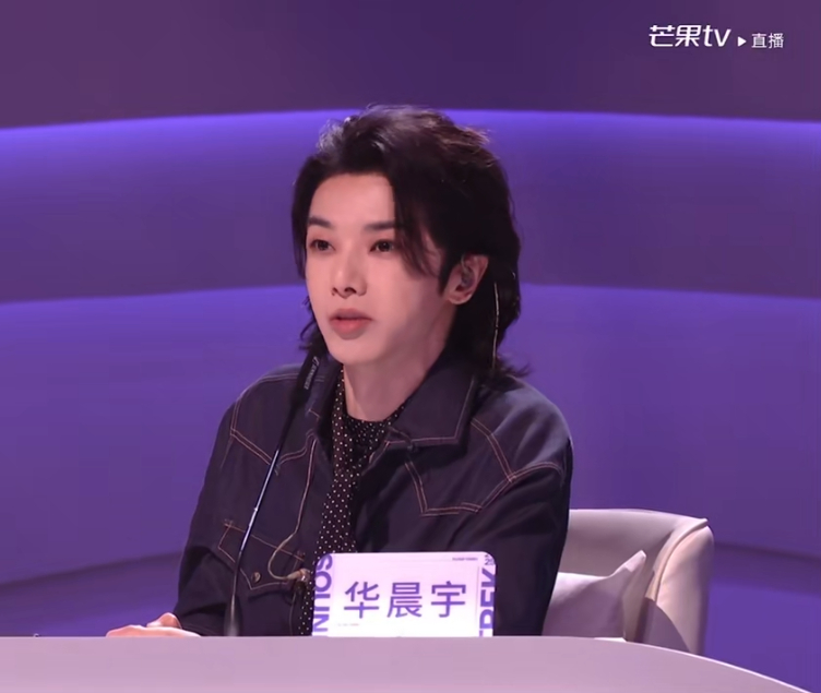 华晨宇说魏忠杰挺有种 嘿！这期魏忠杰太有种了！选周杰伦的《手写的从前》就够大胆，