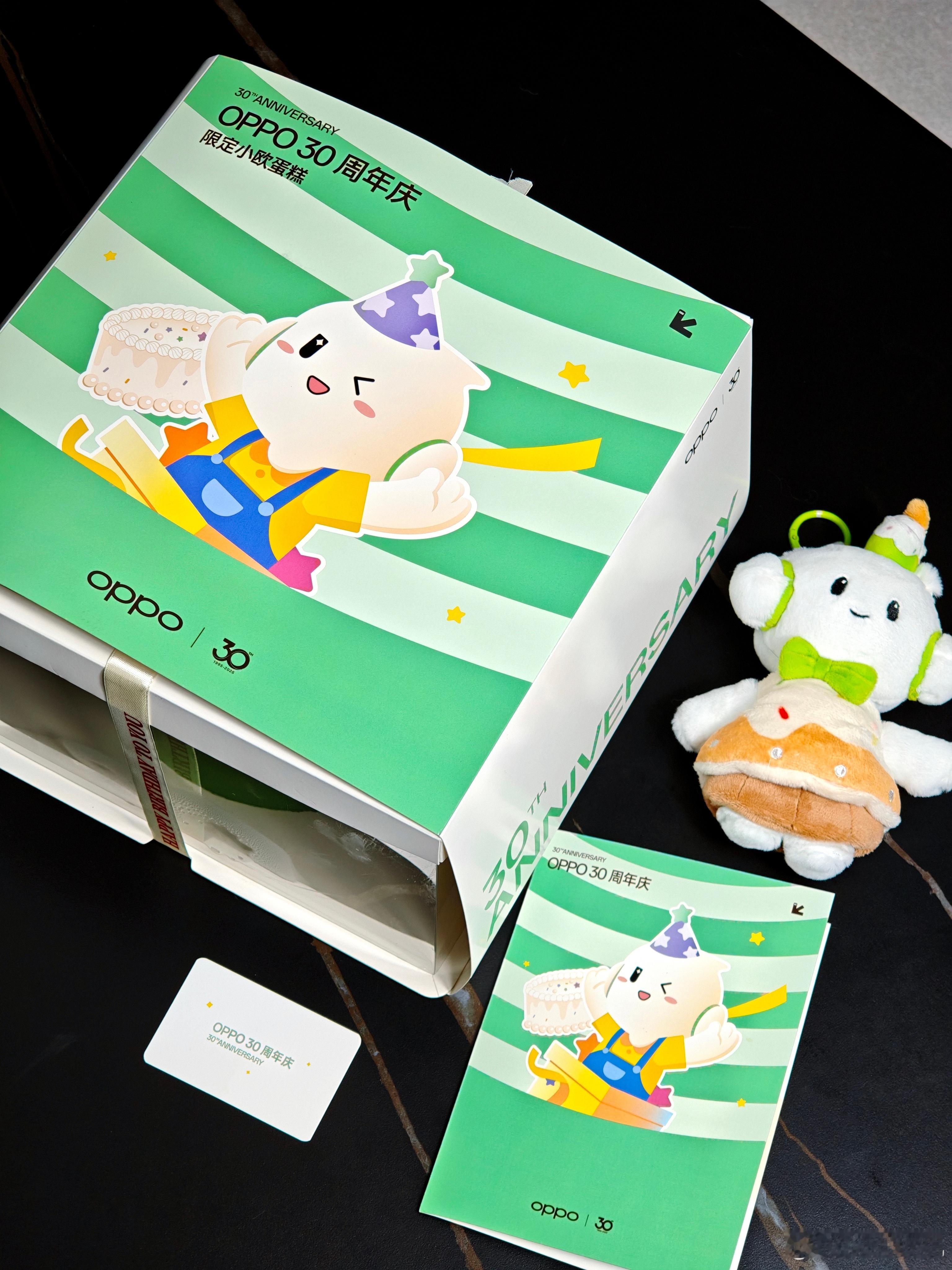 OPPO 30周年的蛋糕吃上啦～OPPO居然比我大了12岁。 ​​​