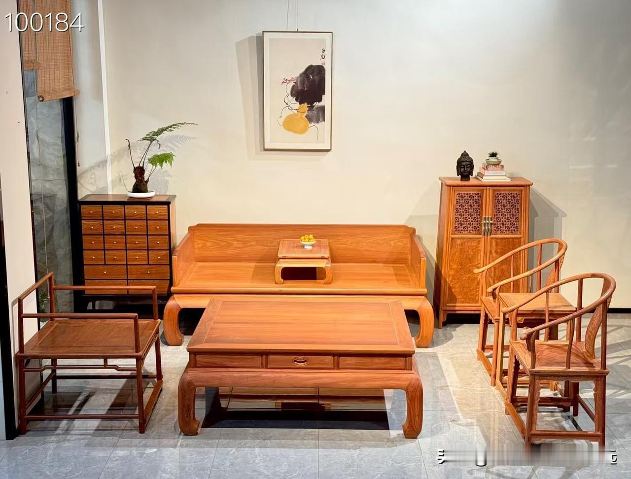 客厅不被定义 随心所欲任意搭

缅甸花梨·想怎么搭怎么搭

王款彭牙鼓腿罗汉床