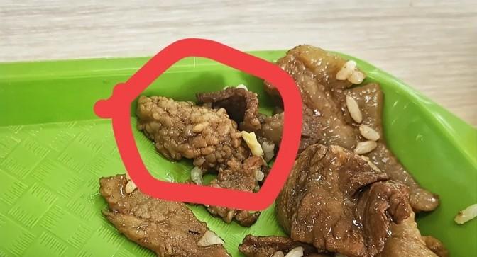 这肉不对劲，我怀疑是淋巴肉，大家快来帮忙看看！#食品安全警报#
肉疙疙瘩瘩，颜色