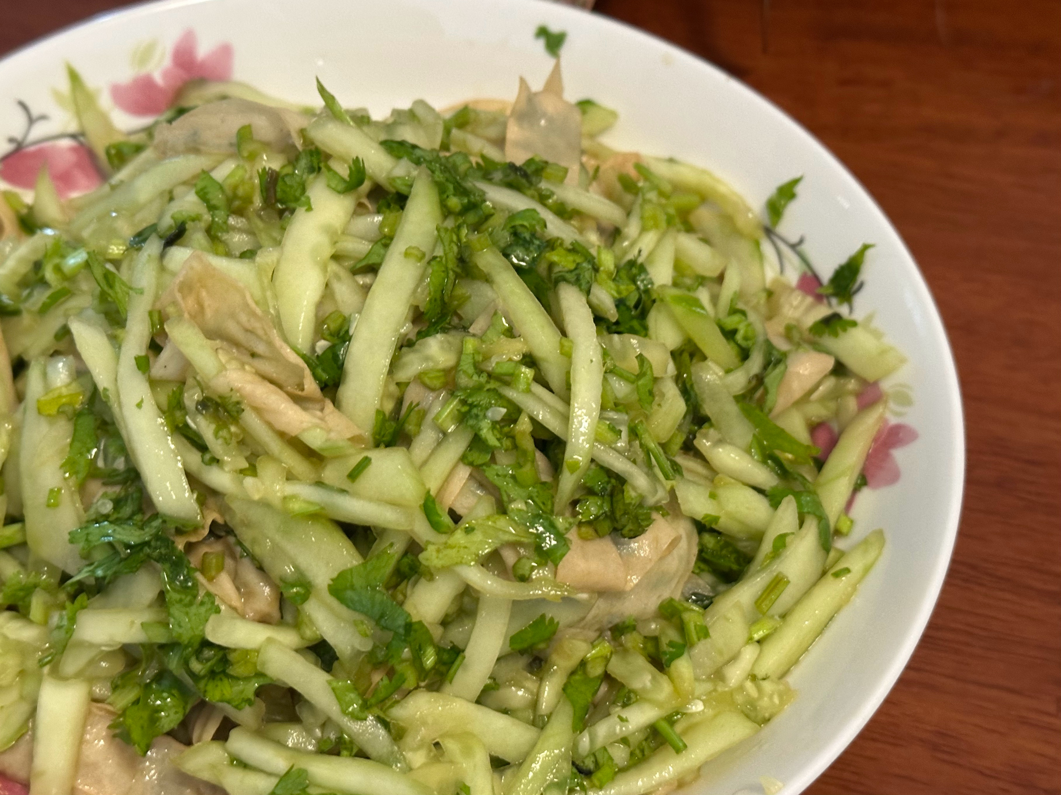 上海美食[超话]  今晚跟二舅通力合作，整了这么一大桌。然后咱也给他们露一手，浓