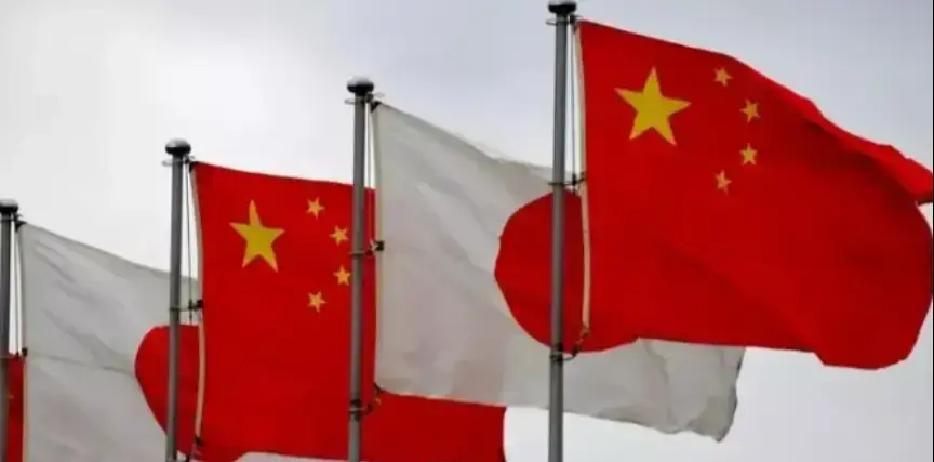 中日一旦擦枪走火，中国真正要防的，可能不在海面。
 
俄乌进入第4年，2026年